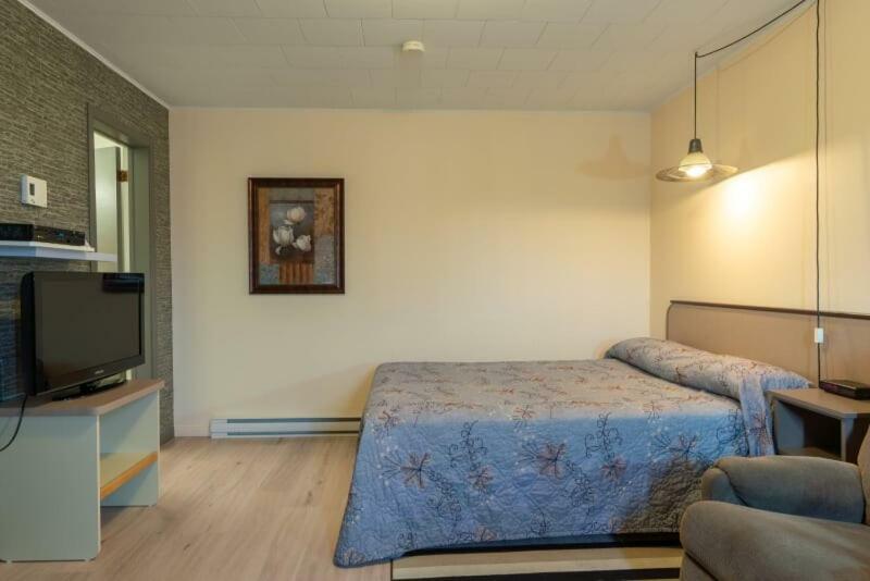Degelis Motel Claude المظهر الخارجي الصورة