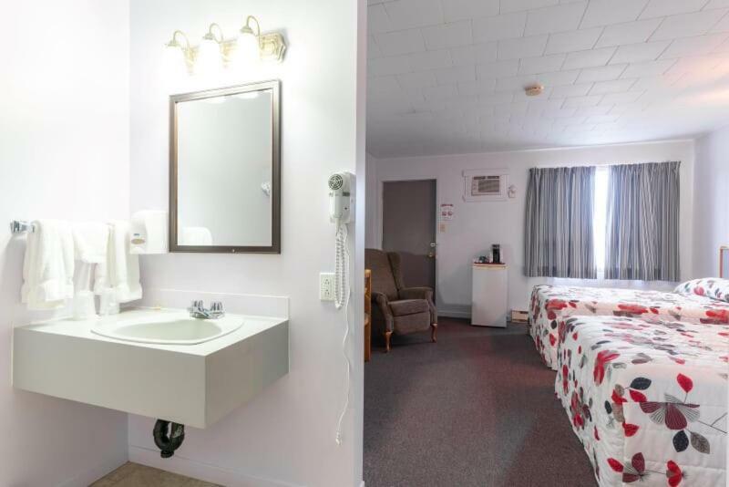 Degelis Motel Claude المظهر الخارجي الصورة